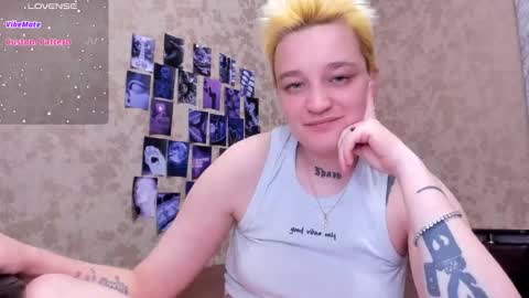 Snapshot of hotty_linn chatting on 10/04/25, 06:06 Linn online show from 10/04/25, 06:06