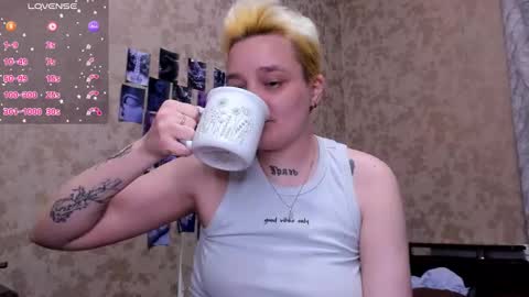 Snapshot of hotty_linn chatting on 10/07/25, 08:06 Linn online show from 10/07/25, 08:06