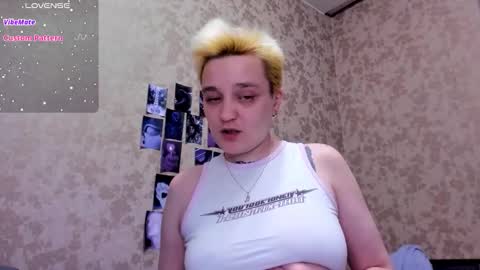 Snapshot of hotty_linn chatting on 10/10/25, 05:34 Linn online show from 10/10/25, 05:34