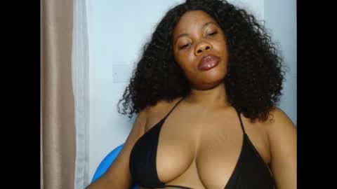 hotty_lora889 online show from 09/12/25, 10:32