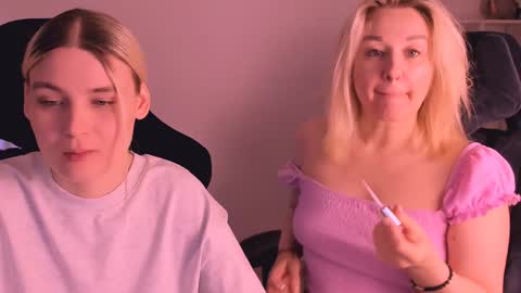 Nessie and Jessie online show from 01/01/25, 01:37