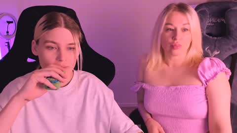 Nessie and Jessie online show from 01/02/25, 04:35