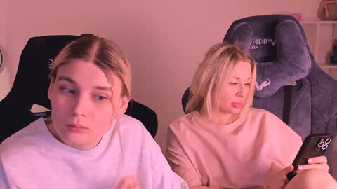 Nessie and Jessie online show from 01/06/25, 05:08