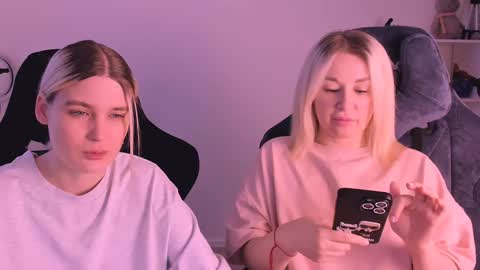 Nessie and Jessie online show from 01/07/25, 12:41