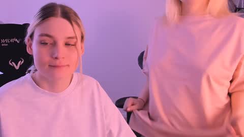 Nessie and Jessie online show from 01/11/25, 11:34