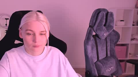 Nessie and Jessie online show from 01/24/25, 06:57