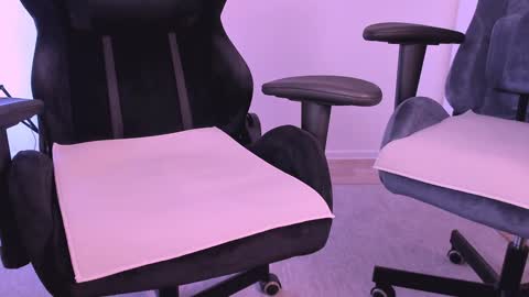 Nessie and Jessie online show from 01/27/25, 05:26