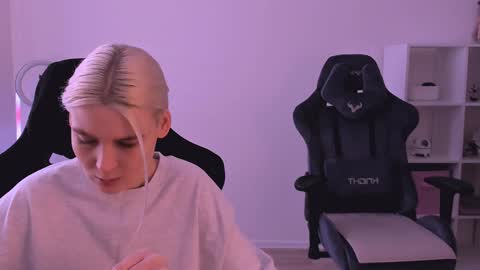 Nessie and Jessie online show from 02/04/25, 11:05