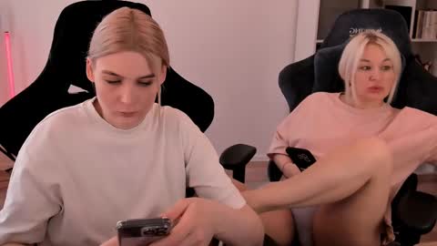 Nessie and Jessie online show from 03/08/25, 10:00