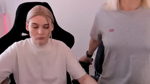 Nessie and Jessie online show from 03/09/25, 10:30