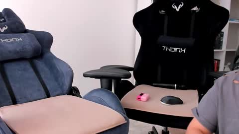 Nessie and Jessie online show from 10/09/25, 11:19