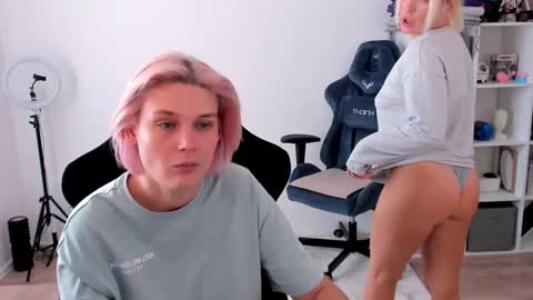 Nessie and Jessie online show from 10/11/25, 10:25