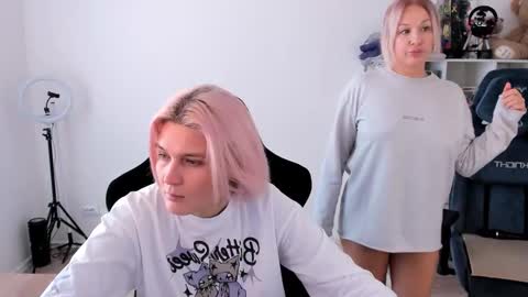 Nessie and Jessie online show from 10/18/25, 10:16