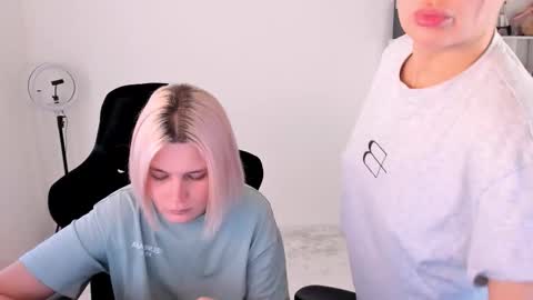 Nessie and Jessie online show from 11/08/25, 10:59