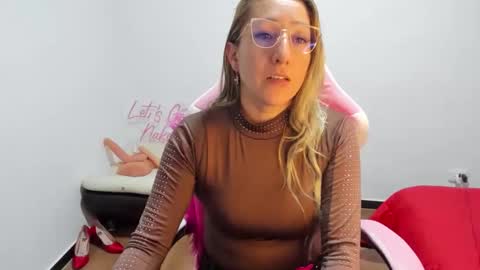 hottychrystal online show from 12/03/25, 01:57