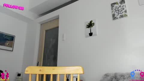 Snapshot of hottycrishinaxx chatting on 03/03/25, 09:00 crishinahotty online show from 03/03/25, 09:00