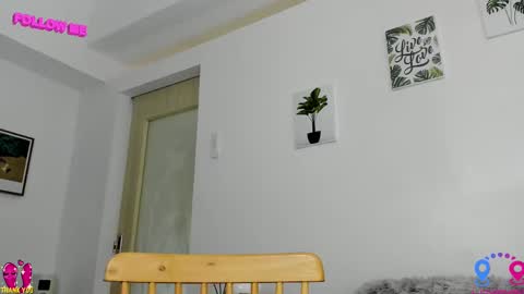 Snapshot of hottycrishinaxx chatting on 03/10/25, 05:22 crishinahotty online show from 03/10/25, 05:22