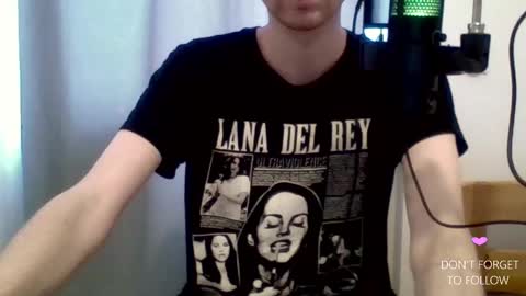 Snapshot of houdenni chatting on 02/07/25, 01:01 twinkie online show from 02/07/25, 01:01