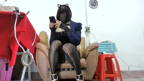 Snapshot of hourg chatting on 05/17/26, 01:14 Slutty little female cat online show from 05/17/26, 01:14