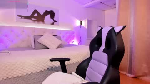 Snapshot of houseigth_ chatting on 06/23/26, 02:37 online show from 06/23/26, 02:37