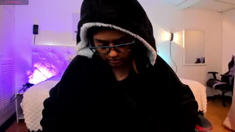 Snapshot of houseigth_ chatting on 07/21/26, 01:35 online show from 07/21/26, 01:35