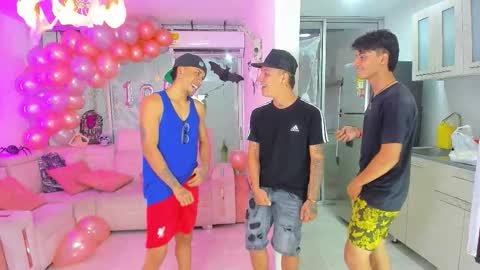 Snapshot of houseofwarrios chatting on 10/28/25, 06:06 we are Harry Jersi pablo and our mod talco online show from 10/28/25, 06:06