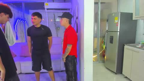 Snapshot of houseofwarrios chatting on 12/14/25, 05:46 we are Harry Jersi pablo and our mod talco online show from 12/14/25, 05:46