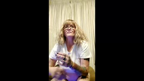 Snapshot of howdoyoulikeit87 chatting on 05/22/26, 06:53 howdoyoulikeit87 online show from 05/22/26, 06:53