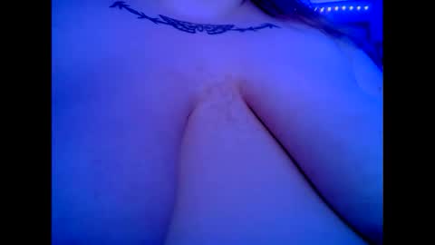 Snapshot of howhazy chatting on 05/20/26, 12:22 howhazy online show from 05/20/26, 12:22