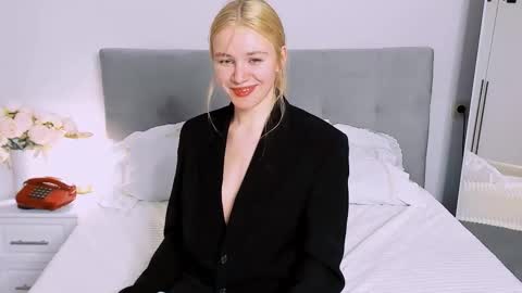 ash. see u on sunday online show from 11/05/25, 04:18