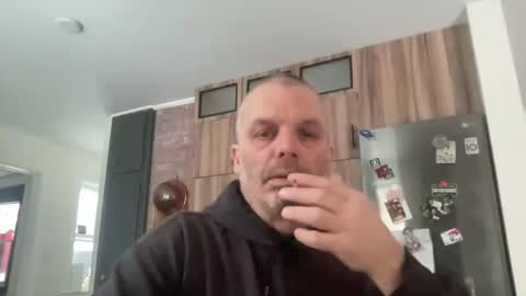 Snapshot of howlingatnothing chatting on 12/25/24, 08:17 howlingatnothing online show from 12/25/24, 08:17