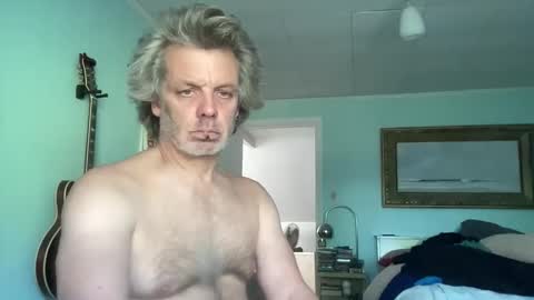 Snapshot of howlingatnothing chatting on 10/01/25, 08:48 howlingatnothing online show from 10/01/25, 08:48