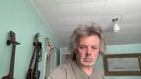 Snapshot of howlingatnothing chatting on 11/29/25, 02:42 howlingatnothing online show from 11/29/25, 02:42