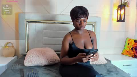 Snapshot of huddah_cam chatting on 12/27/24, 11:17 huddah online show from 12/27/24, 11:17