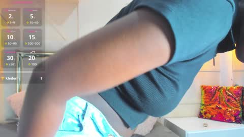 Snapshot of huddah_cam chatting on 12/29/24, 11:29 huddah online show from 12/29/24, 11:29