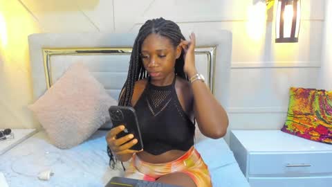 Snapshot of huddah_cam chatting on 01/24/25, 11:37 huddah online show from 01/24/25, 11:37