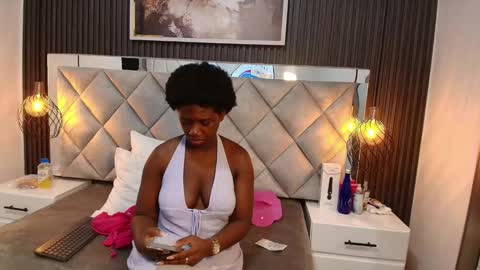 Snapshot of huddah_cam chatting on 09/16/25, 11:11 huddah online show from 09/16/25, 11:11