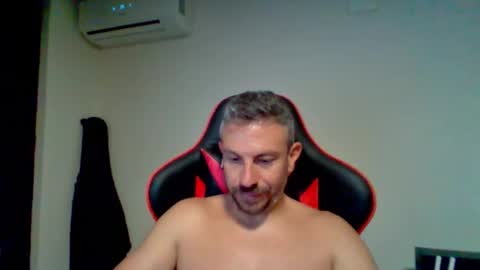 Snapshot of huge__cumshot chatting on 09/09/25, 05:56 huge__cumshot online show from 09/09/25, 05:56