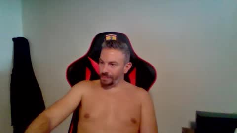 Snapshot of huge__cumshot chatting on 10/05/25, 09:29 huge__cumshot online show from 10/05/25, 09:29