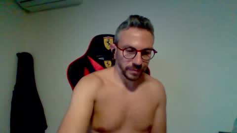 Snapshot of huge__cumshot chatting on 10/31/25, 05:36 huge__cumshot online show from 10/31/25, 05:36