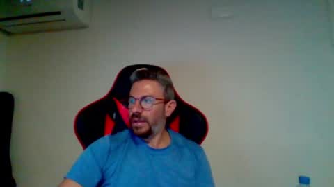 Snapshot of huge__cumshot chatting on 06/12/26, 04:39 huge__cumshot online show from 06/12/26, 04:39