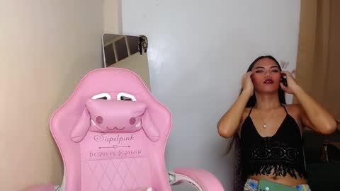 Snapshot of hugeasiancockandrea chatting on 12/01/24, 08:42 drea online show from 12/01/24, 08:42