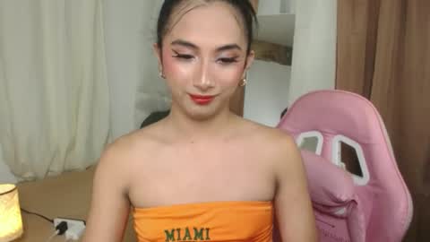 Snapshot of hugeasiancockandrea chatting on 02/14/25, 07:54 drea online show from 02/14/25, 07:54