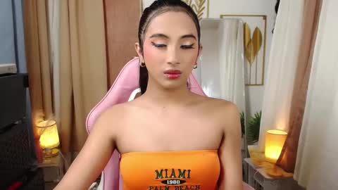 Snapshot of hugeasiancockandrea chatting on 03/01/25, 07:26 drea online show from 03/01/25, 07:26