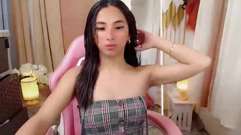 Snapshot of hugeasiancockandrea chatting on 03/05/25, 04:34 drea online show from 03/05/25, 04:34