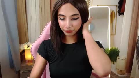Snapshot of hugeasiancockandrea chatting on 03/11/25, 10:09 drea online show from 03/11/25, 10:09