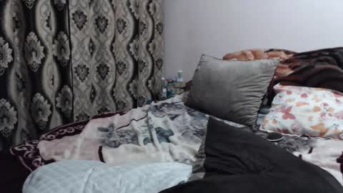 hugeassdevil online show from 04/18/26, 07:58