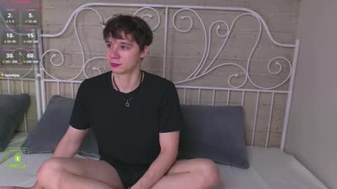 Snapshot of hugebangins_ chatting on 11/01/25, 04:14 ANTHONY online show from 11/01/25, 04:14