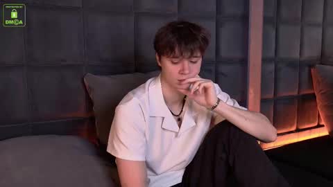 Snapshot of hugebangins_ chatting on 11/26/25, 10:27 ANTHONY online show from 11/26/25, 10:27