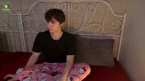 Snapshot of hugebangins_ chatting on 11/29/25, 04:26 ANTHONY online show from 11/29/25, 04:26